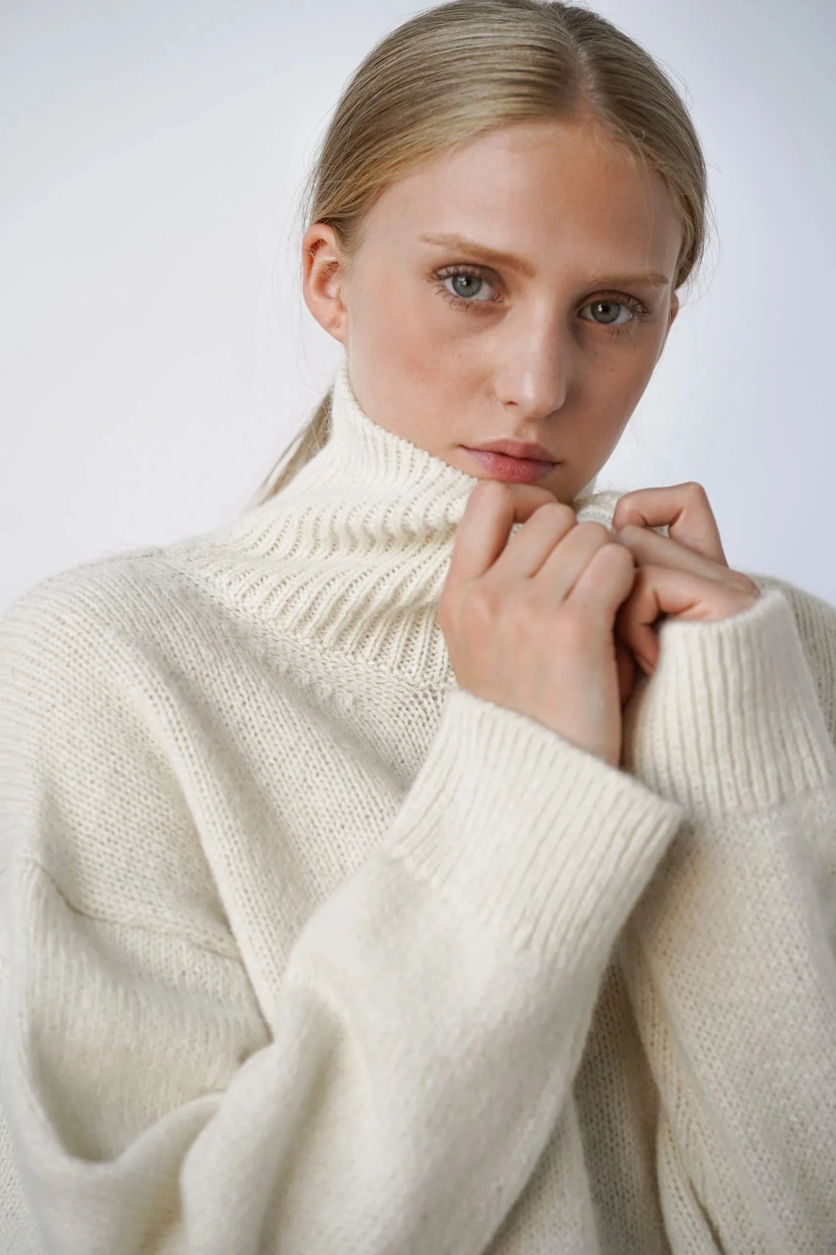 Oma Knitted Turtleneck Ivory